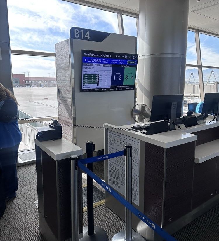 👉
United Airlines gate B14 boarding area where carry-on rules are enforced